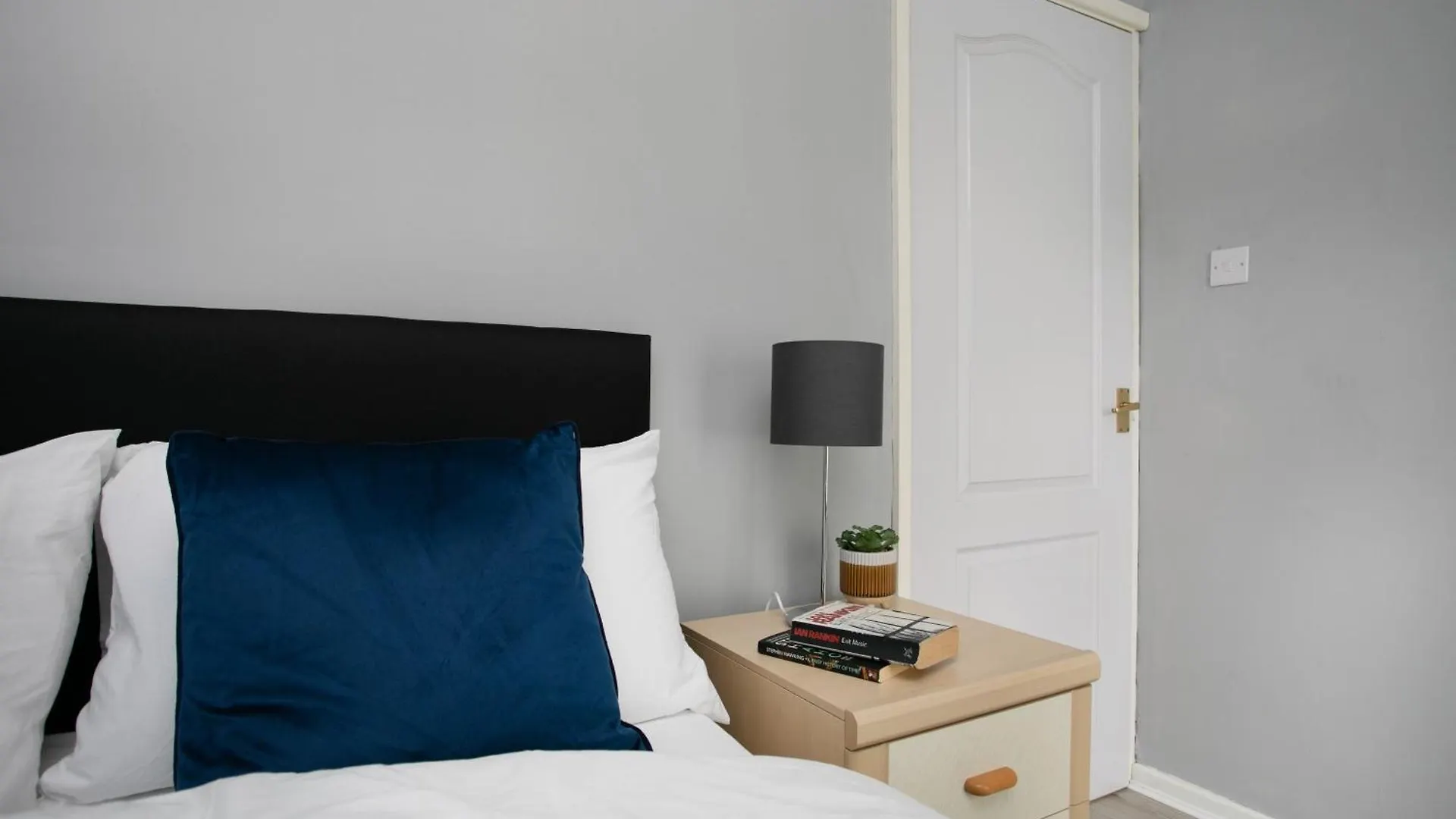 Manvers House, Rotherham For Contractors, Families, Free Parking Wifi Wath upon Dearne