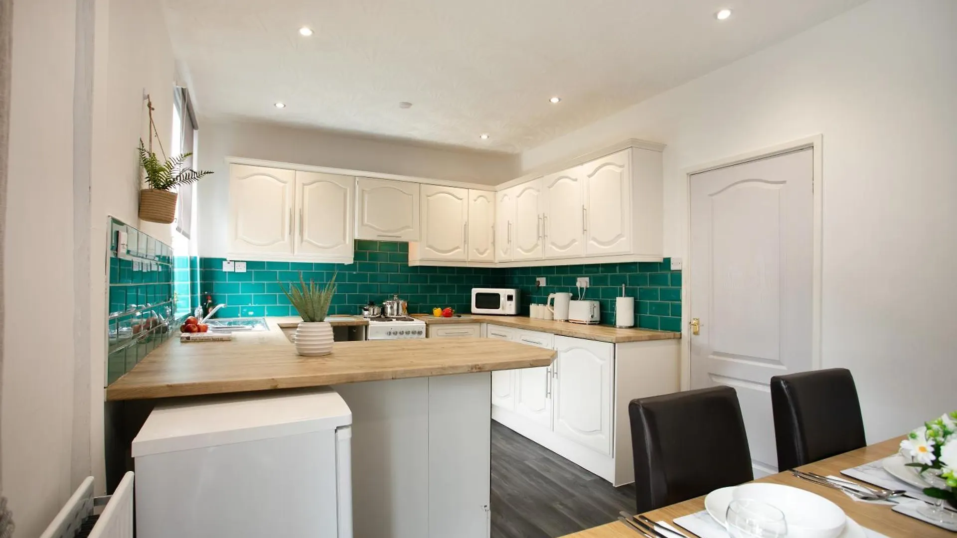 Manvers House, Rotherham For Contractors, Families, Free Parking Wifi Wath upon Dearne